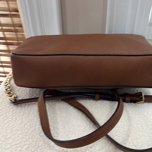 Michael Kors Jet Set Crossbody - Picture 3 of 11
